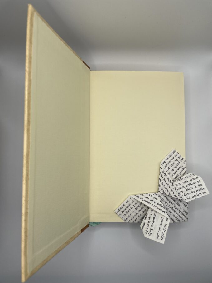Marque-Page en Forme de Papillon en Origami – Image 2